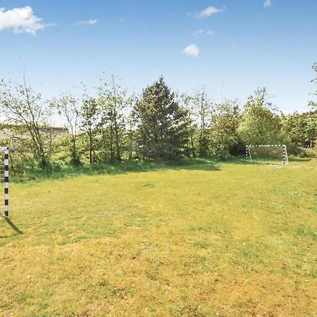 Дом отдыха Lovely In With Kitchen