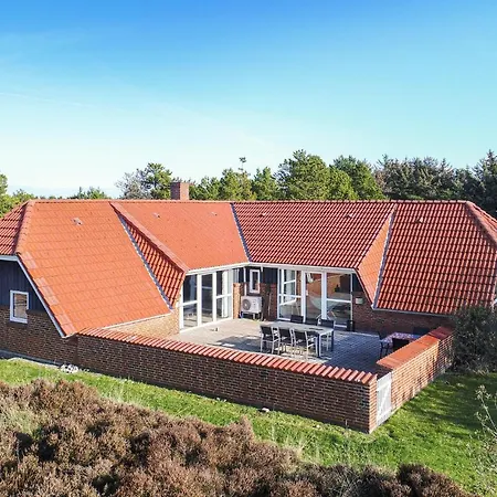 Holiday home Lovely In With Kitchen