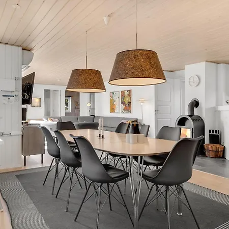 Holiday home Lovely In With Kitchen