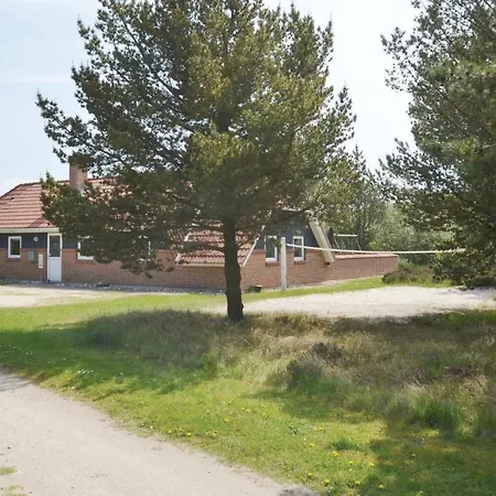 Дом отдыха Lovely In With Kitchen *