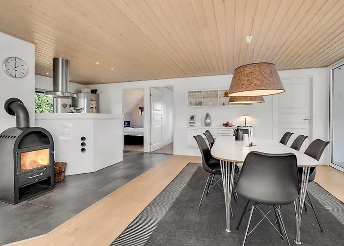 Дом отдыха Lovely In With Kitchen *