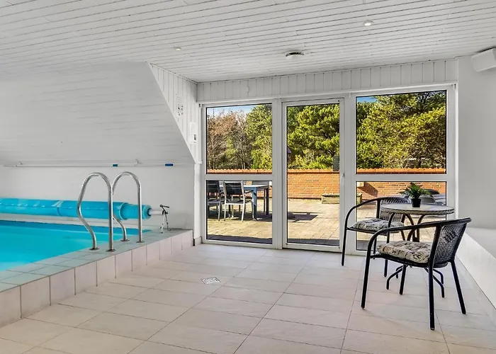 Дом отдыха Lovely In With Kitchen *